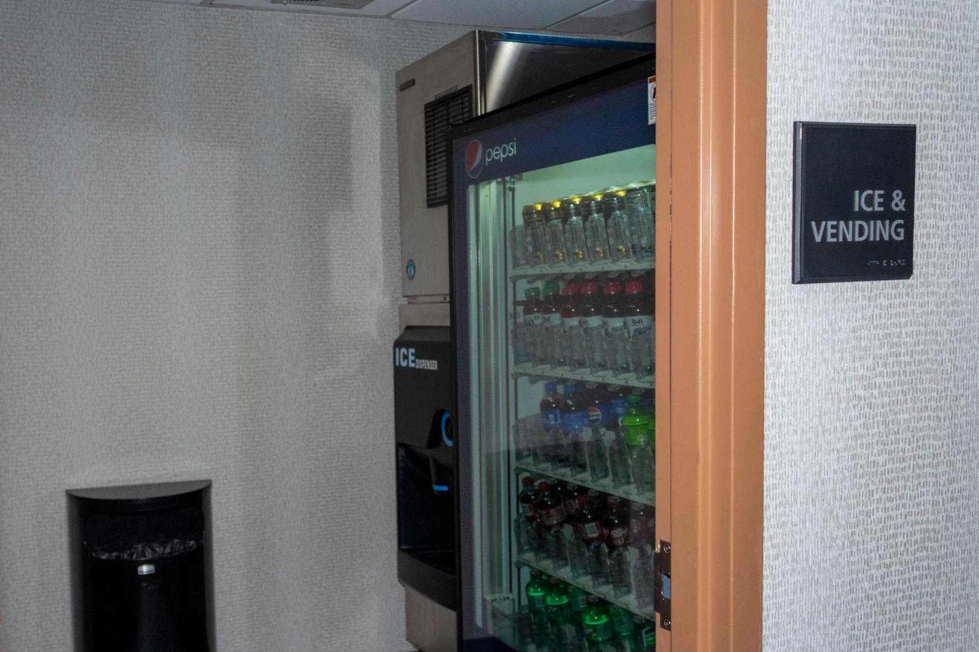 Hampton Inn & Suites Riverton Esterno foto